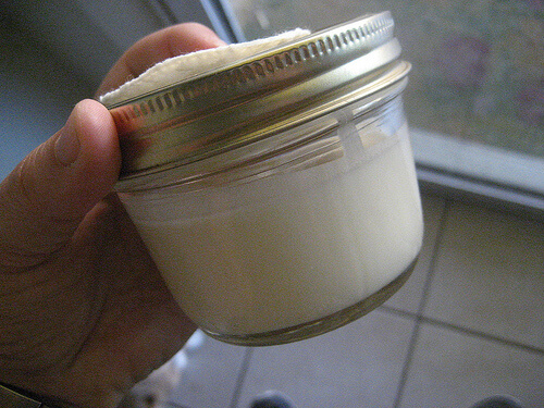 Hvordan kan jeg lage en naturlig deodorant?