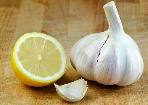 Kur med hvitløk og sitron for rensing av blodårer og redusering av kolesterol
