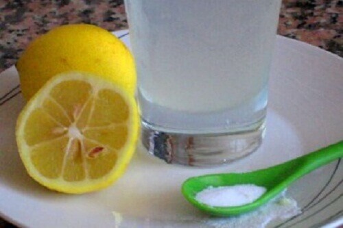 3 deilige måter å drikke sitron på om morgenen