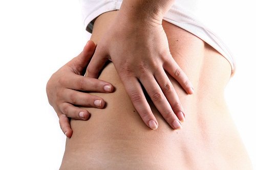Hva forårsaker smerter på venstre side av magen?