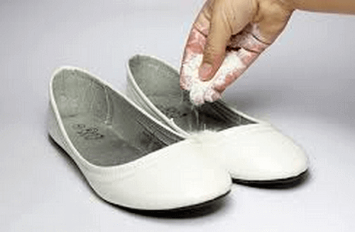 7 tips for å fjerne vond lukt fra skoene