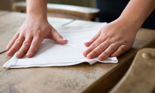 Poler treverk med mandelolje