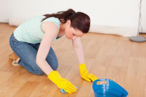 Hvordan rengjøre gulv og treverk