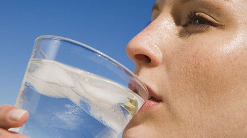 Hvordan drikke vann på riktig måte