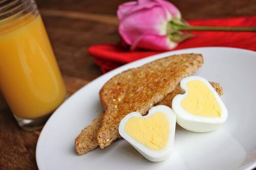 Hvordan lage hjerteformede egg?