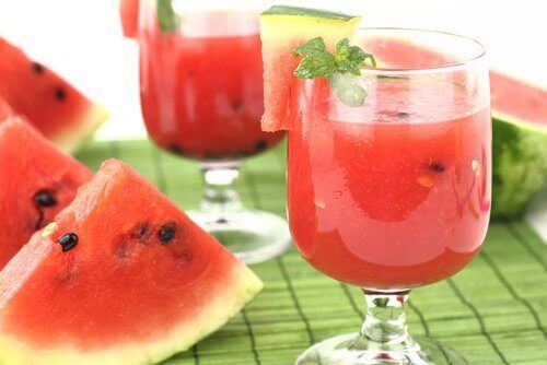 Te med vannmelonsteiner for å rense nyrene