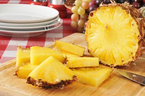 ananas-oppdelt