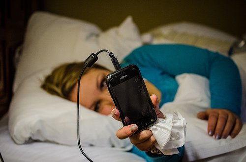 mobiltelefon i sengen