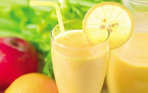 Smoothie med eple, sitron og grapefrukt for vekttap