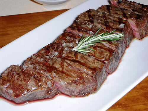 Stek med høyt innhold av natrium