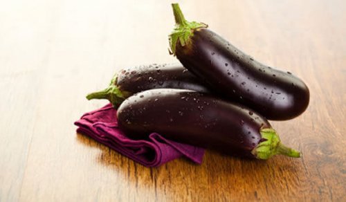 Gå ned i vekt med vann med aubergine og sitron