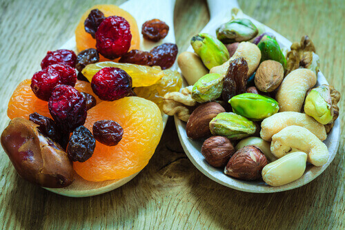 3-tørket-frukt-og-nøtter