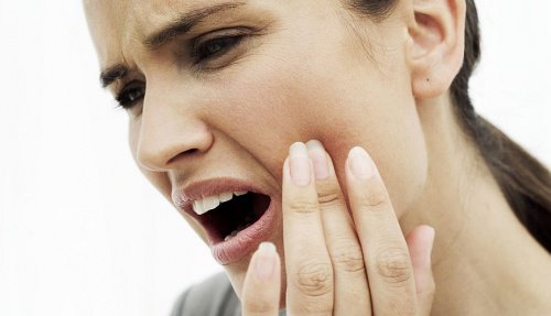 10 naturlige behandlinger for å lindre alvorlig tannpine