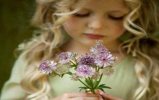 jente-med-blomster