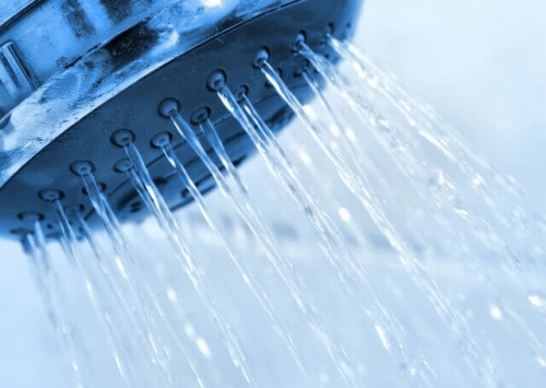 11 fantastiske fordeler med å dusje i kaldt vann
