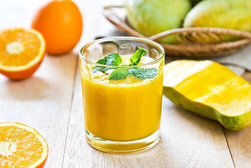 Nyresteiner: 5 fruktjuicer som hjelper deg å eliminere disse