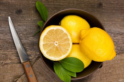 6 helsemessige fordeler med sitronsaft