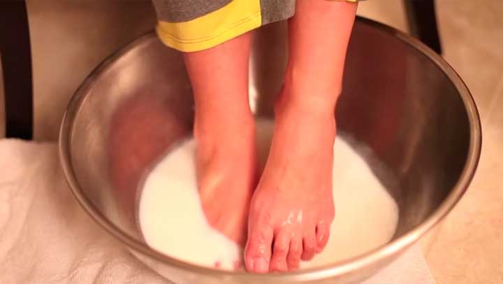 fotbad med melk og natron for mykere føtter