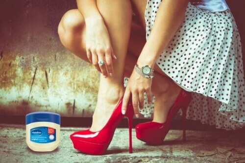 Smør føttene med vaselin for å unngå gnagsår