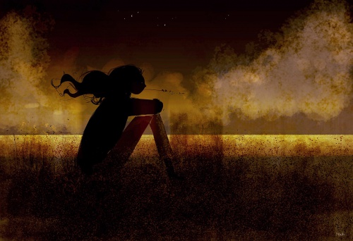 Kvinne i skogen tenker på hva hun har i livet