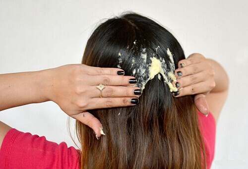 Reparer skadet hår på naturlige måter