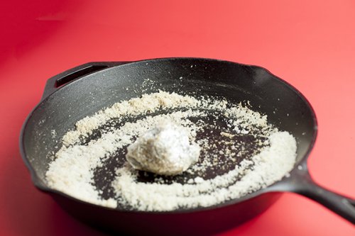 Enkle triks for å få stekepannene dine til å se nye ut