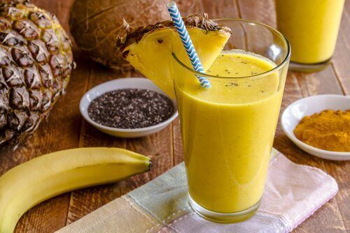 Hvordan lage en shake med ananas og chiafrø for å gå ned i vekt