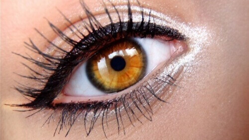 3 spektakulære måter å påføre eyeliner på
