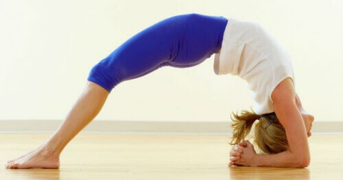 5 yogastillinger som reduserer angst og stress