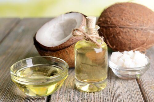 kokosolje er bra for hud, hår og negler