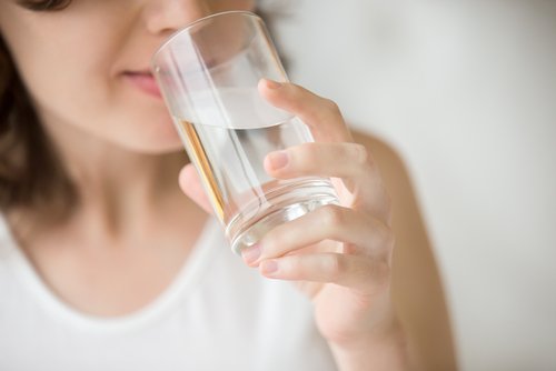 7 naturlige remedier som bare trenger vann