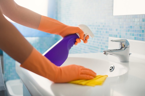 7 enkle triks for å vaske de mest utilgjengelige stedene i huset ditt