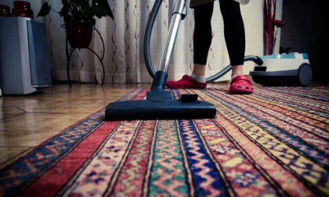 Støvsug teppene dine