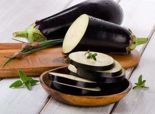 7 grunner til at du bør spise mer aubergine