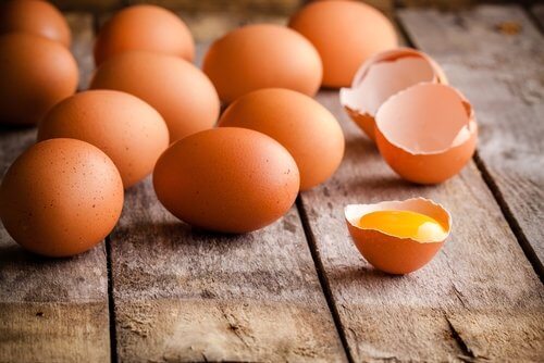Rå egg er årsaken til mange matforgiftninger