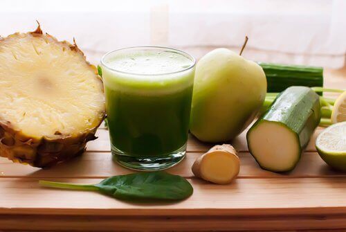 Bli kvitt væskeansamling med ananas, agurk og sneller