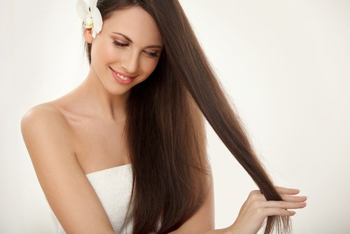 5 naturlige løsninger for å få håret ditt til å vokse raskere