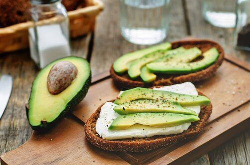 9 grunner til å spise avokado for en sunn kropp