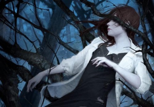 Kvinne i en mørk skog omringet av kvister