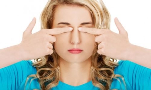 7 enkle øvelser for å ta vare på øynene dine og unngå hodepine