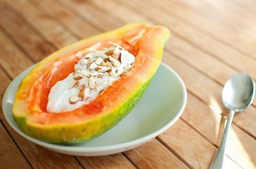 Papaya som en del av tilfredsstillende frokoster