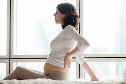 Gravid kvinne med ryggsmerter