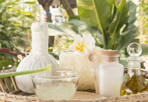 Behandling med aloe vera og kokosolje