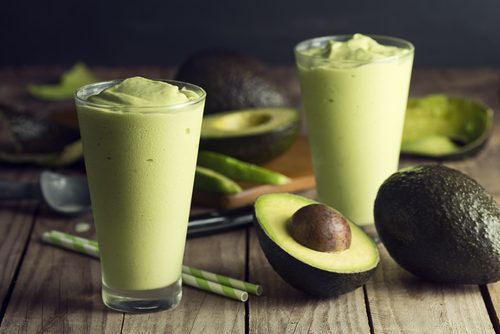 Grønn te- og avokadosmoothie