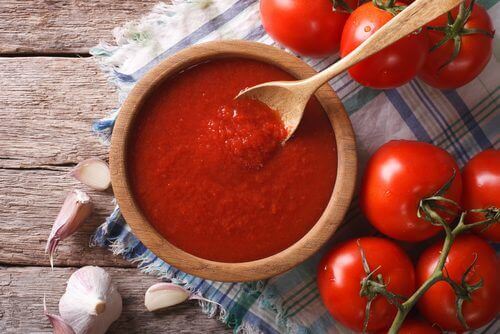 Hjemmelaget tomatsaus med antikarsinogen- og antioksidantegenskaper
