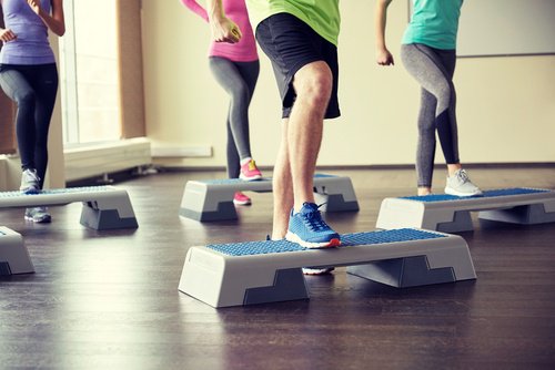 Aerob trening på trinn