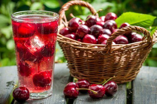 naturlige drikker som hjelper deg med å bekjempe søvnproblemer - kirsebærjuice