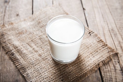 melk- og gelatinmaske for å fjerne hudormer