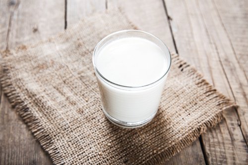 melk- og gelatinmaske for å fjerne hudormer