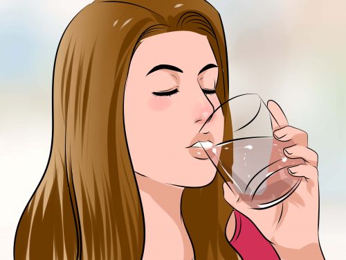 4 grunner til å drikke varmt vann i stedet for kaldt vann